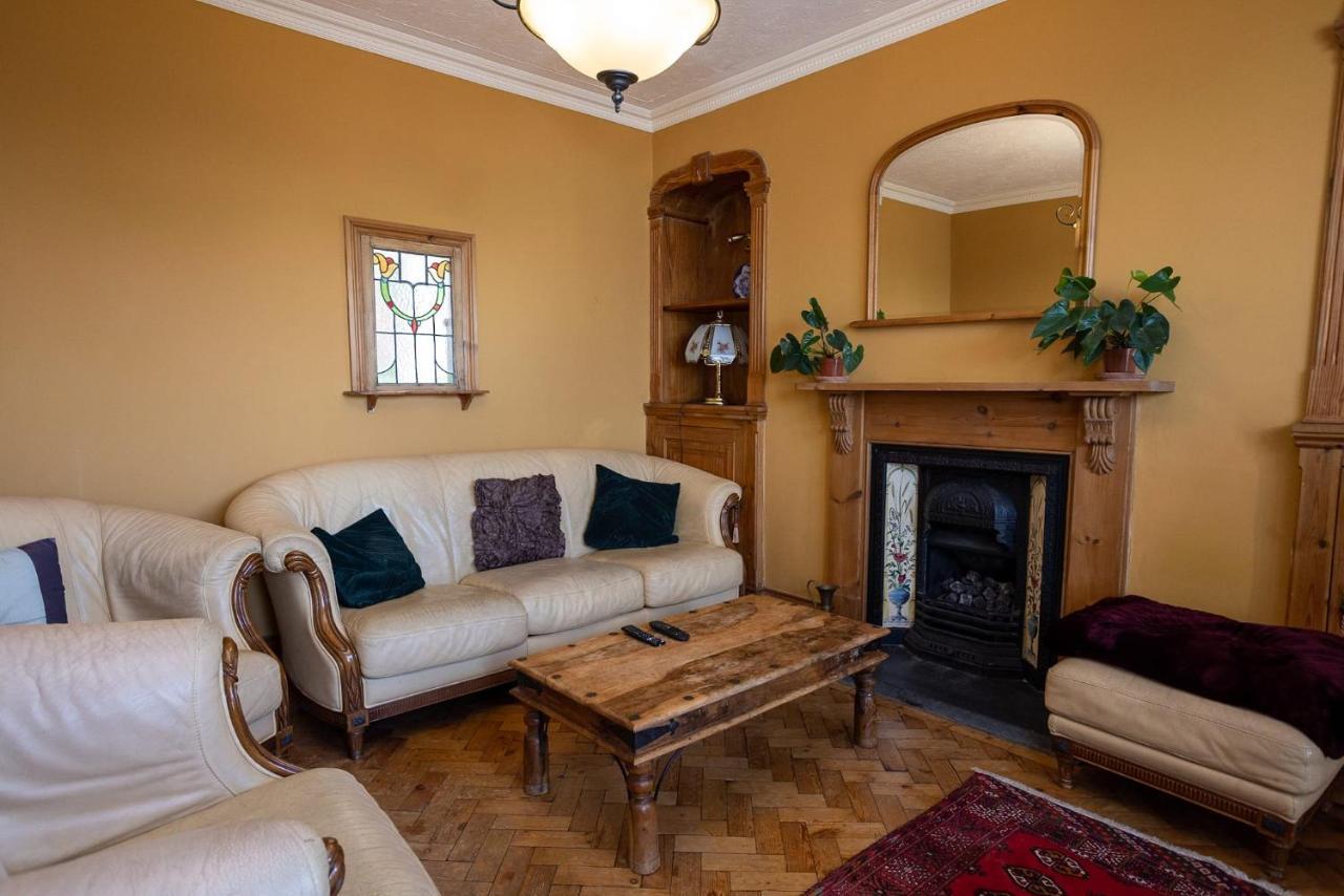 5 Bedroom With Indoor Pool Hébergement de vacances Tenby