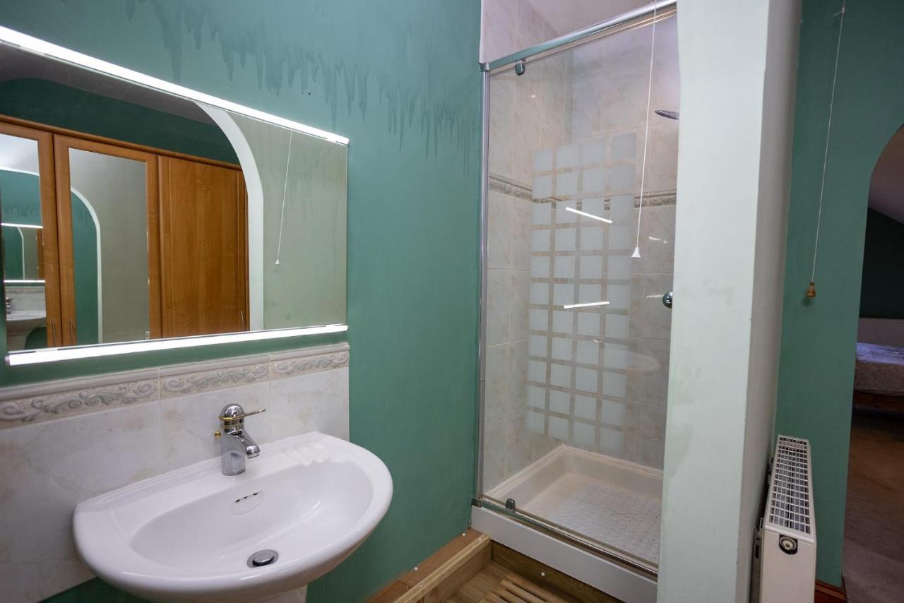 5 Bedroom With Indoor Pool Hébergement de vacances *