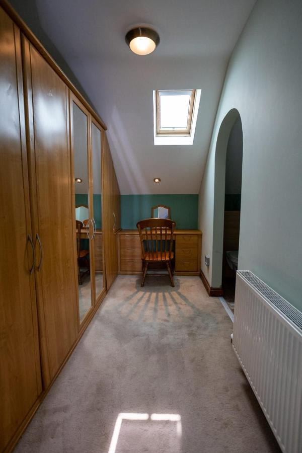 Hébergement de vacances 5 Bedroom With Indoor Pool Tenby
