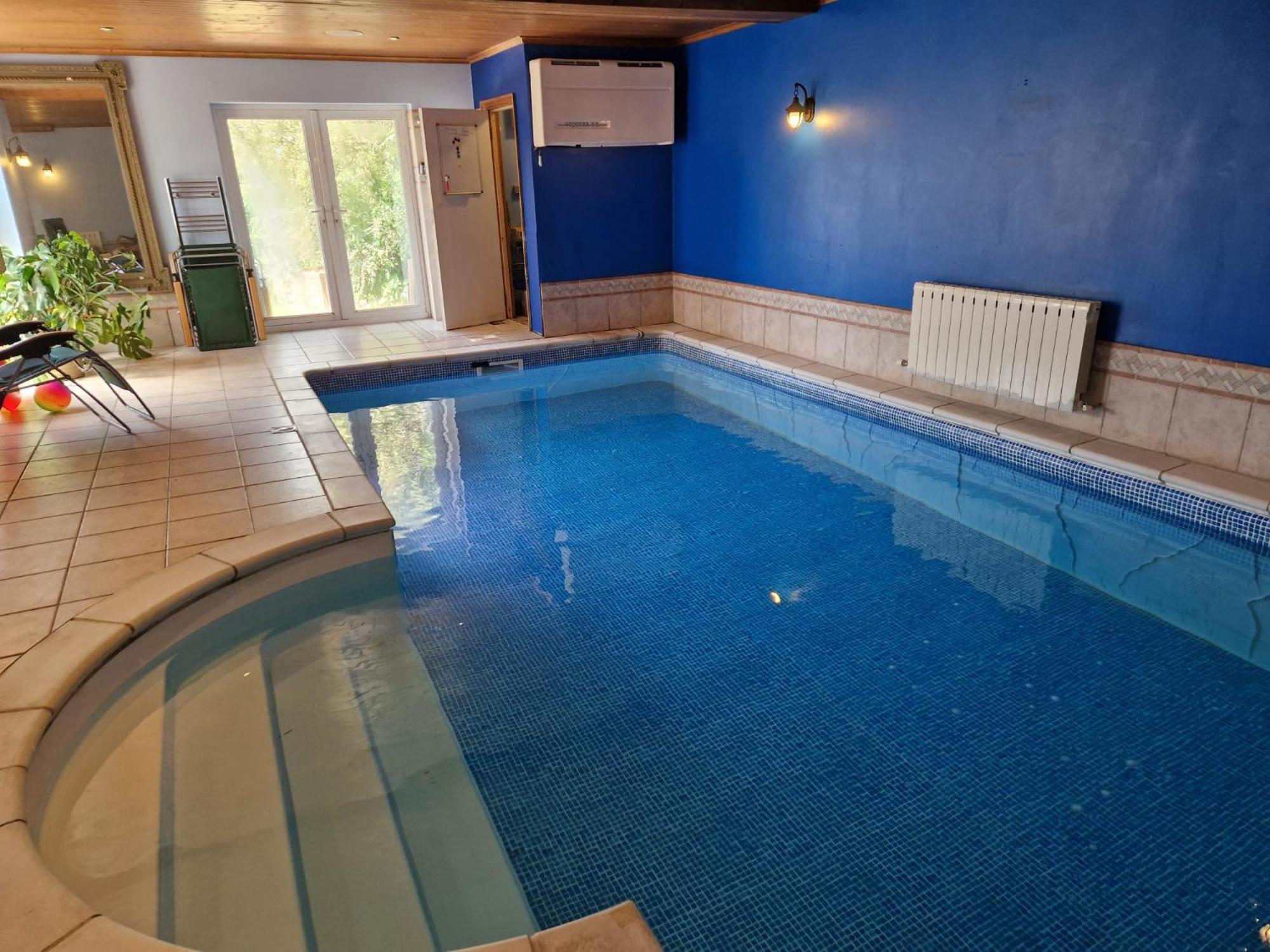 5 Bedroom With Indoor Pool Hébergement de vacances *